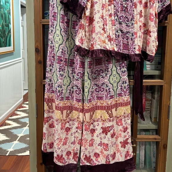 Clara Velvet-Trimmed Top and Pant Set, Size Medium - Picture 7 of 12